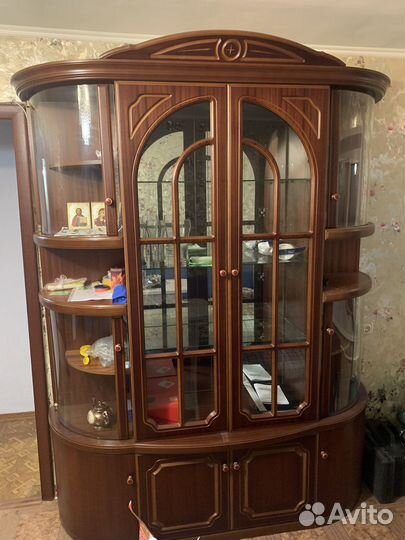 Антикварный дубовый шкаф