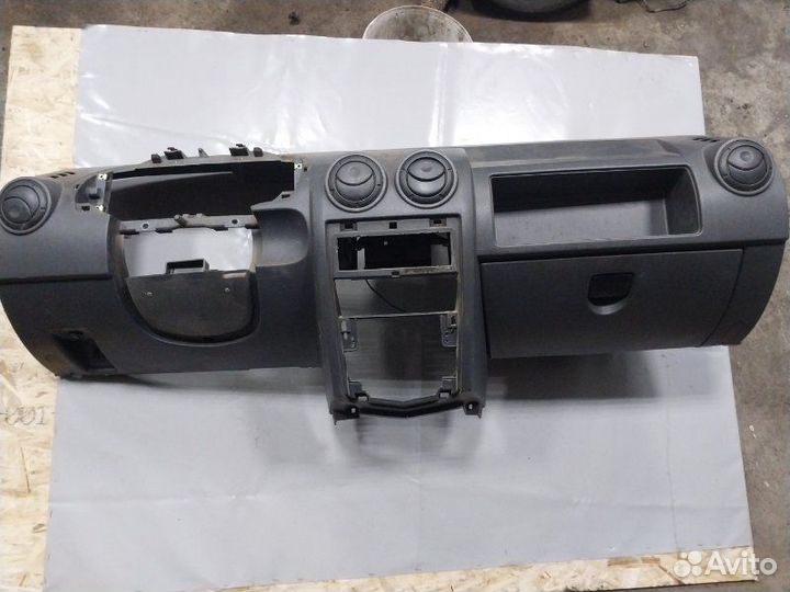 Панель торпедо Renault Logan седан 