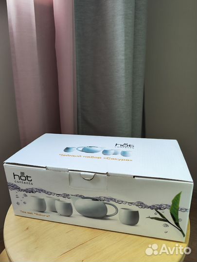 Чайный сервиз, чайник и чашки