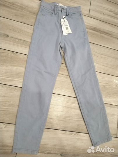 Джинсы Mom slim Stradivarius 32(eur). Новые