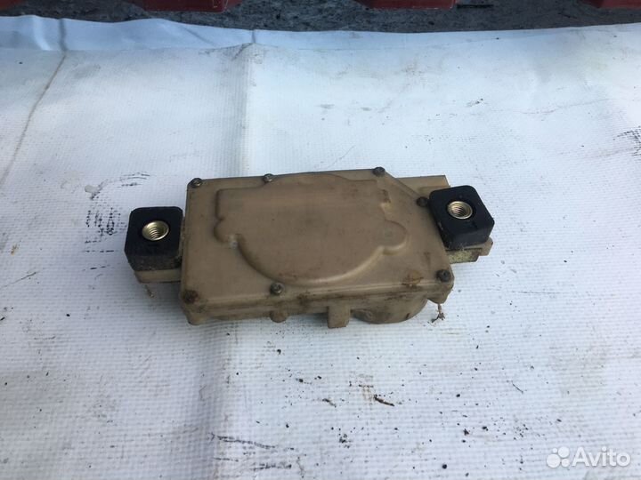 Актуатор двери багажника Nissan Pathfinder