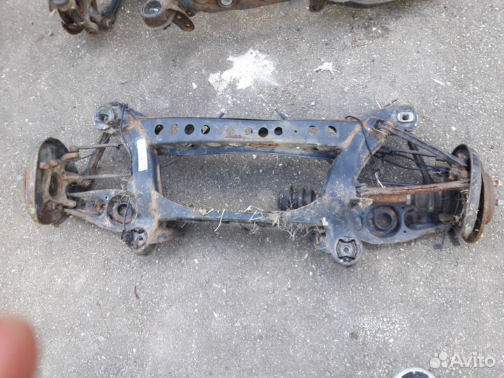 Подрамник задний Mercedes W210 A2103501408