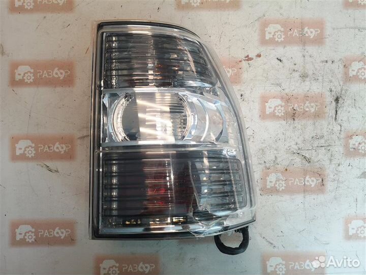 Фонарь задний правый Mitsubishi Pajero 4