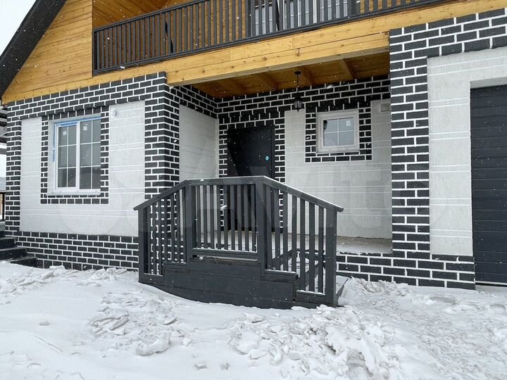 Дом 295,5 м² на участке 10,5 сот.