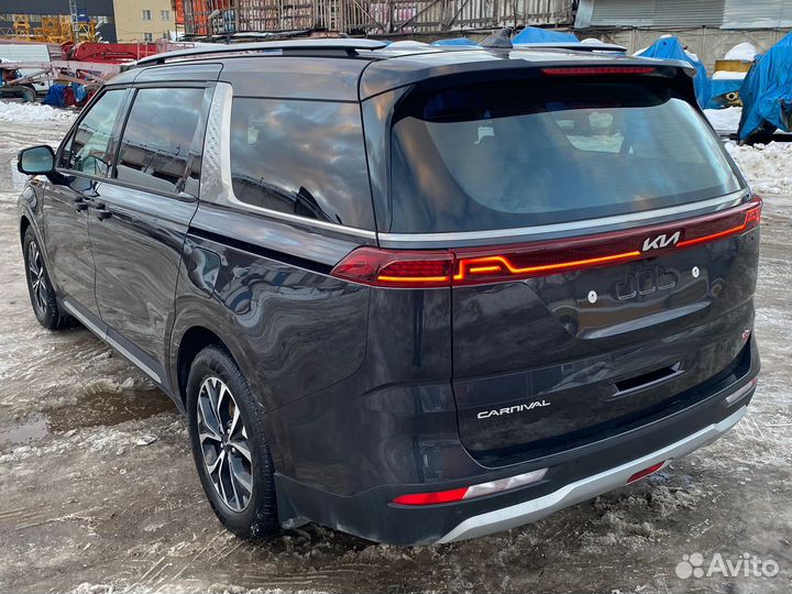 Kia Carnival 2.2 AT, 2023, битый, 39 000 км