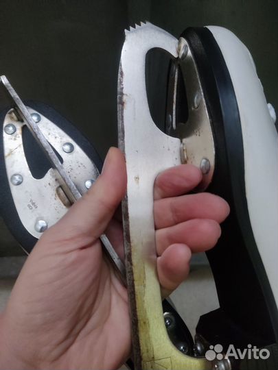 Коньки фигурные р. 35