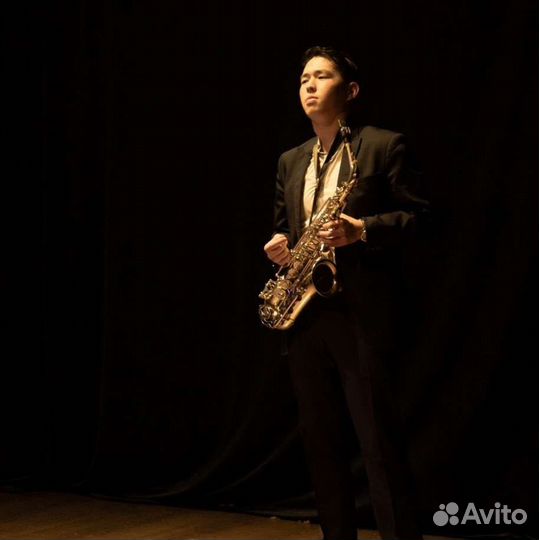 Музыканты на мероприятие саксофон