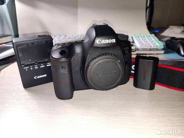 Зеркальный фотоаппарат Canon 6D