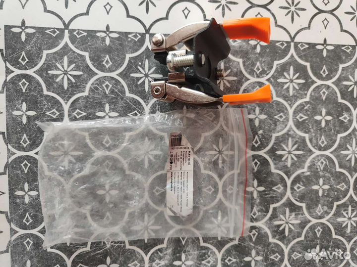 Крепление для трекового светильника