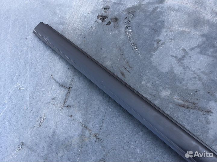 Прав молдинг крыши Cube Z10