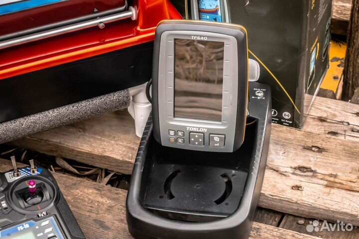 Кораблик для рыбалки:эхолот Toslon TF640,25А,сумки