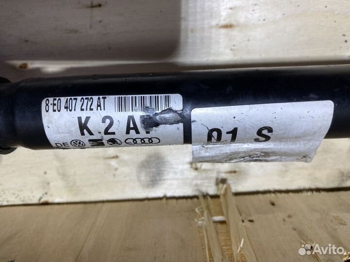 Приводной вал правый Audi A4 B6 1,8 бензин МКПП 52