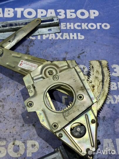 Передний левый стеклоподъемник Газ Волга 31105