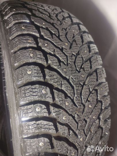 Nokian Tyres Hakkapeliitta 9 215/55 R17 98T