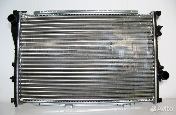 Радиатор охлаждения BMW 7 E38