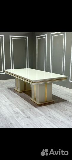 Стол и стулья