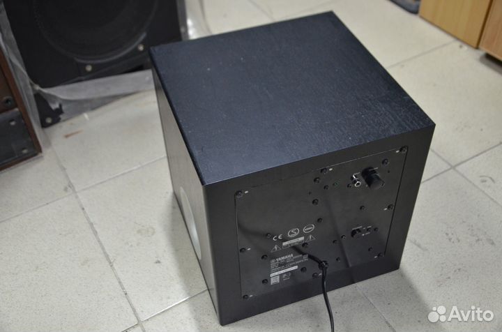 Сабвуфер активный Yamaha YST-SW40