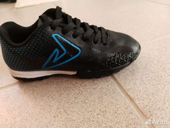 Детские футбольные бутсы