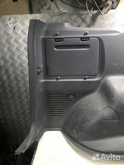 Обшивка багажника левая Toyota RAV 4