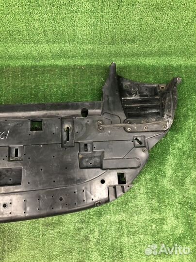 Пыльник переднего бампера Peugeot 3008