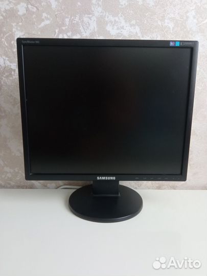 Монитор Samsung