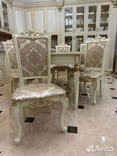 Стол и стулья