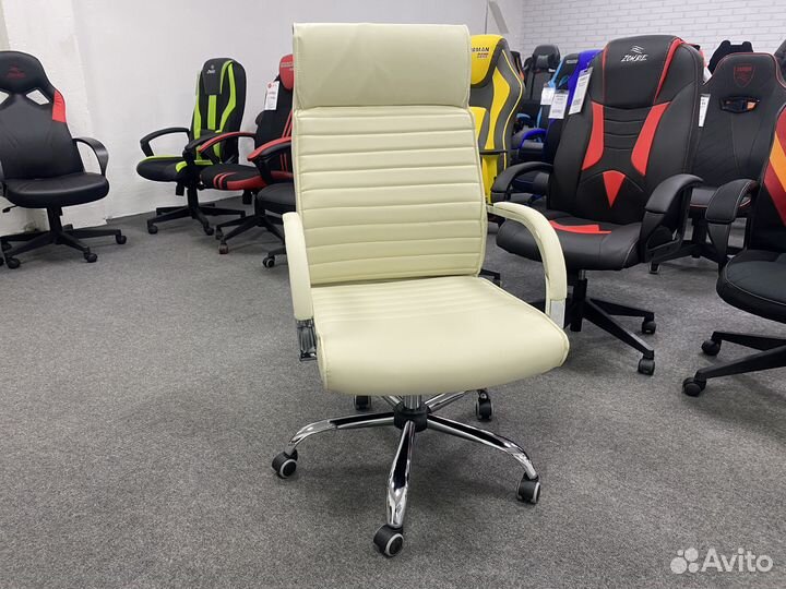 Офисное кресло