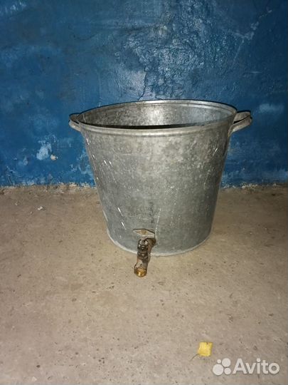 Бак для воды с краном