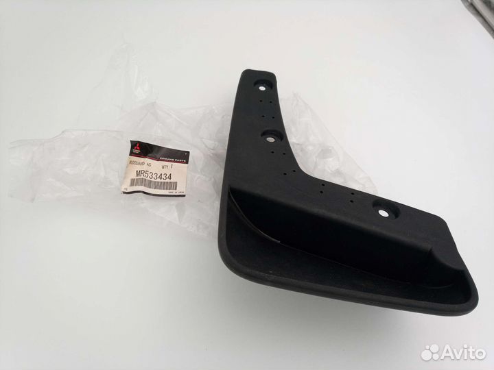 MR533434 Брызговик Mitsubishi Lancer 9 IX