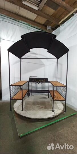 Мангал с крышей