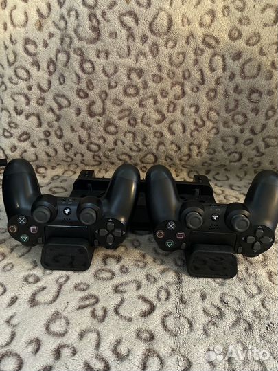 Sony PS4 pro/1tb/2 геймпада и игры