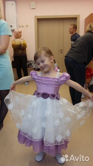 Очень красивое нарядное платье Botanique рр 96-104