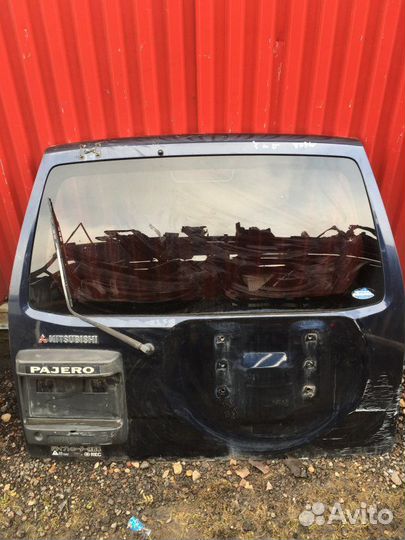 Дверь багажника зад. Mitsubishi Pajero