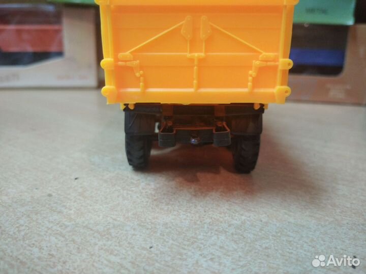 Модель грузовика 1/43