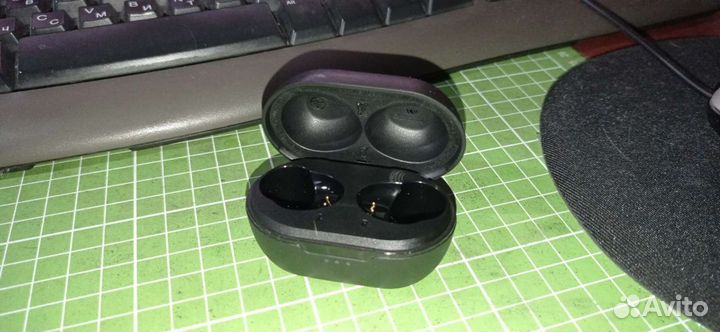 Зарядник для беспроводных наушников JBL