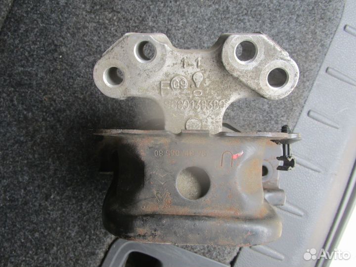 Подушка двигателя Peugeot 207