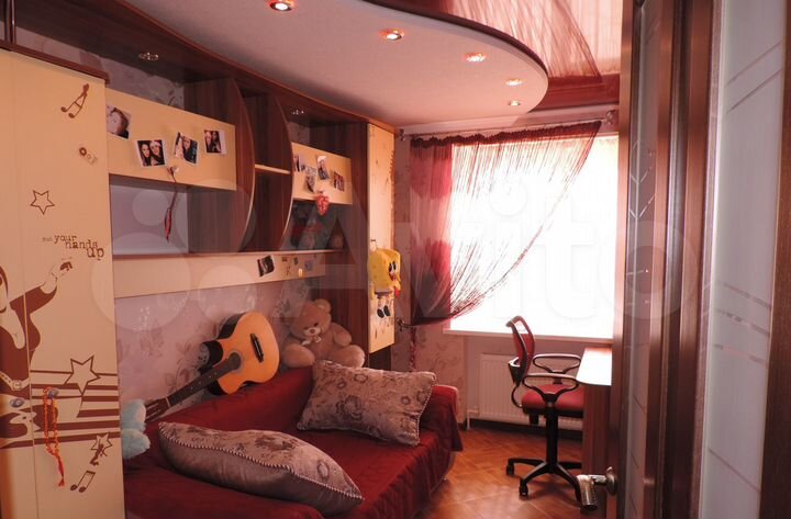 4-к. квартира, 76 м², 4/4 эт.