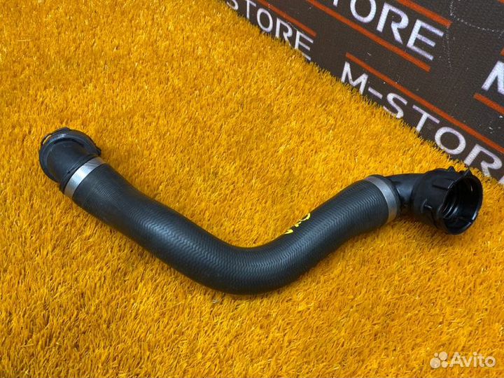 Патрубок радиатора нижний Mercedes-Benz C-Class