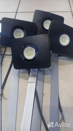 Прожектор светодиодный с креплением