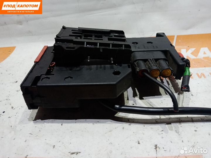 Клемма аккумулятора плюс Mercedes-Benz C-Класс