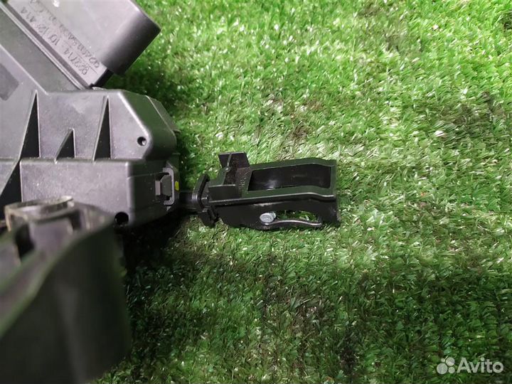 Замок двери передней правой Ford Focus 3 (CB8) 20