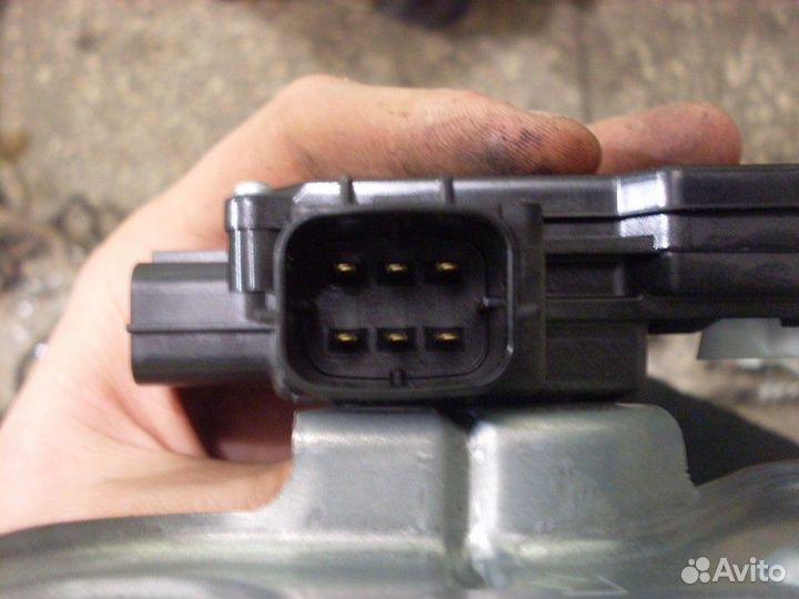 Блок управления стеклоподъемником задним левый