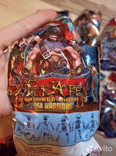 Новые игрушки, пираты и герои