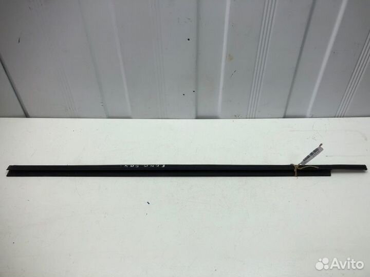 Уплотнитель (бархотка ) передний левый Ford Focus