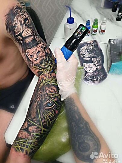 Художественная татуировка в салоне