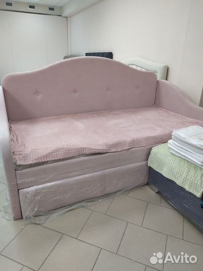 Кровать выдвижная детская Мягкая спинка