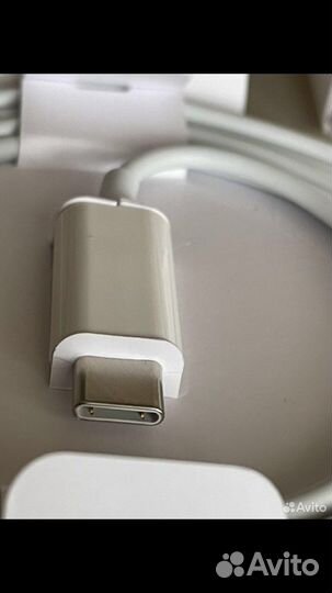 Зарядка на iPhone magsafe
