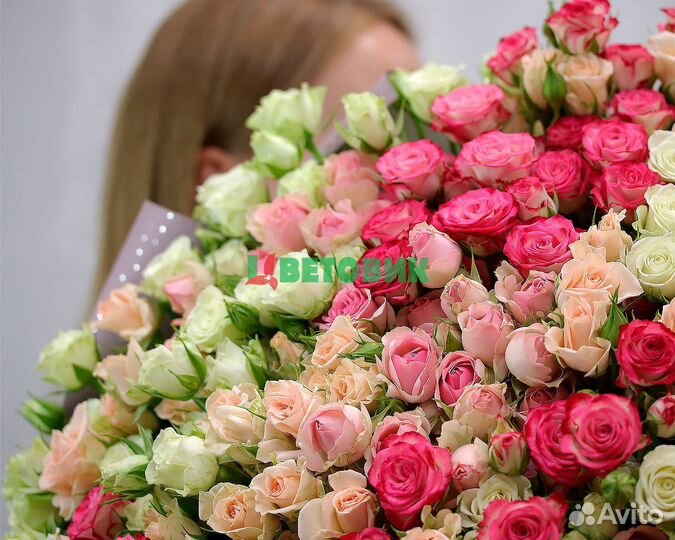 Букет из 101 высокой кустовой розы 60-70 см