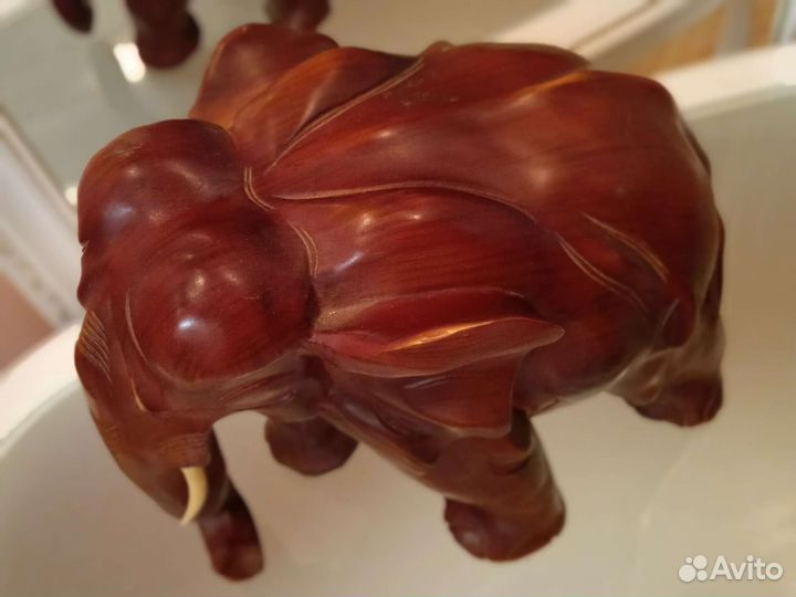 Статуэтка слон дерево