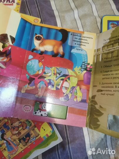 Планшет, микрофон и книги пакетом